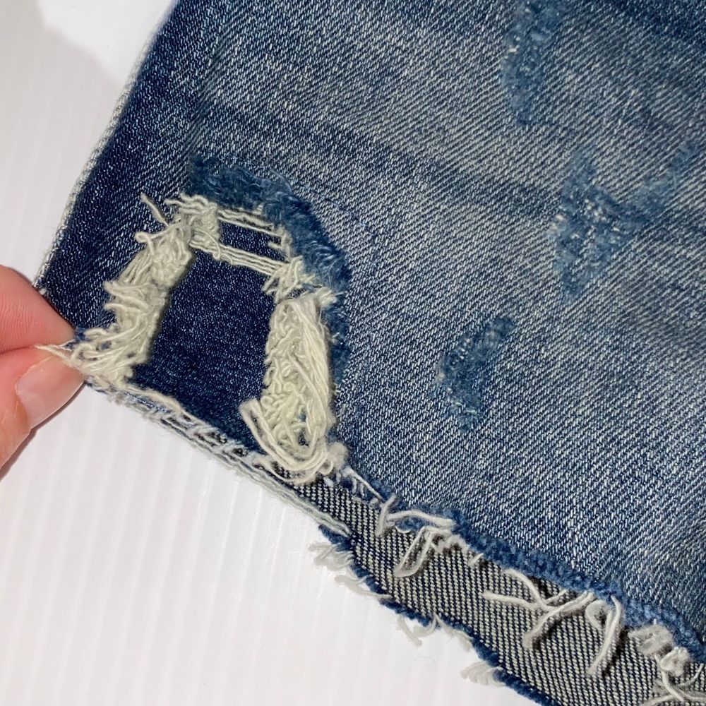 BlankNYC 25 The Astor Distressed Shorts - Picture 5 of 8
